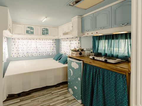 Caravane 4 personnes - 32 BLEU CIEL
