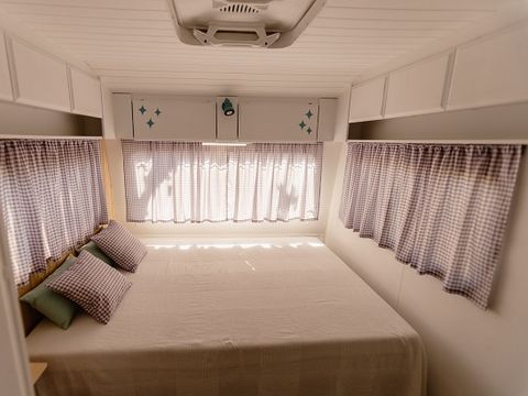 Caravane 4 personnes - 37 RAINBOW