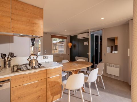 Mobilhome 6 personnes - Mobil-home | Ultimate | 3 Ch. | 6 Pers. | Terrasse surélevée | Jacuzzi | 2 SDB | Clim.