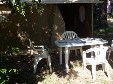 Tente en toile et en bois 4 personnes - Les Muguets - 4 personnes