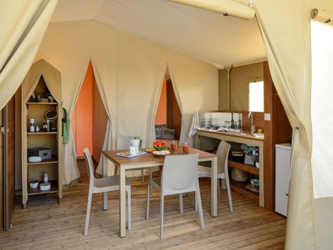 Tente en toile et en bois 3 personnes - 21m² - 2 chambres