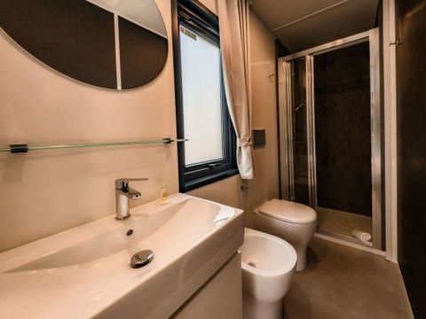 MOBILHOME 5 personnes - BEACHLUXE avec deux chambres et bain à remous