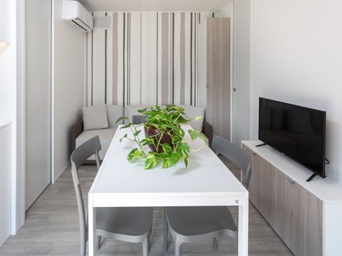 MOBILHOME 5 personnes - DREAM JACUZZI avec deux chambres à coucher