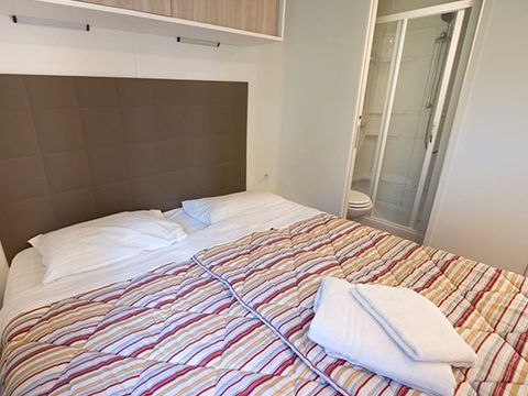 MOBILHOME 6 personnes - Comfort XL | 3 Ch. | 6 Pers. | Terrasse surélevée | 2 SDB | Clim.