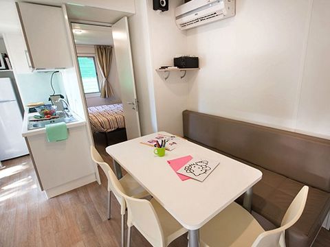 MOBILHOME 6 personnes - Comfort XL | 3 Ch. | 6 Pers. | Terrasse surélevée | 2 SDB | Clim.