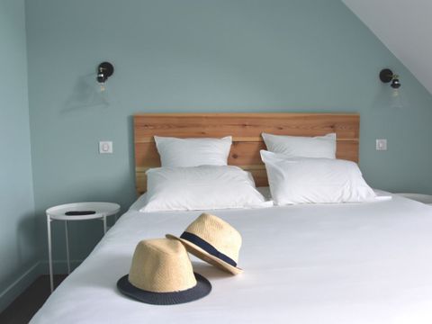 CHAMBRE 4 personnes CHAMBRE 4 personnes