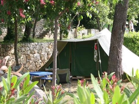 Emplacement - Emplacement Nature (sans électricité) - 7m max cordages/timon incl.