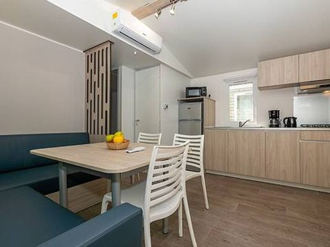 Mobilhome 6 personnes - Premium | 3 Ch. | 6 Pers. | Terrasse surélevée | Clim. | TV