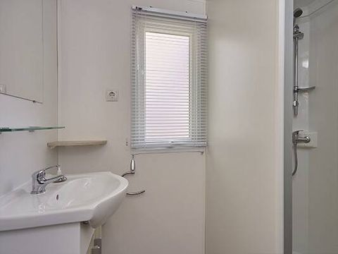 MOBILHOME 4 personnes - Comfort | 2 Ch. | 4 Pers. | Terrasse surélevée | Clim. | TV
