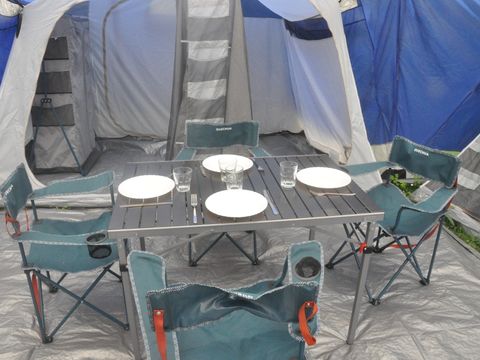 Tente 4 personnes - Équipée