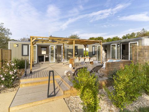 MOBILHOME 10 personnes - COTTAGE FRIENDS 10p 5ch ****<br/>