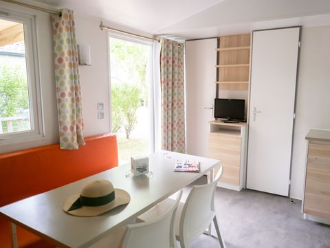 MOBILHOME 6 personnes - Mobil-home Forêt 34.5m² (3 chambres) (+ de 10 ans) + Terrasse + TV 4/6 pers
