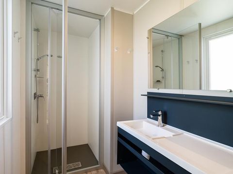 MOBILHOME 6 personnes - Mobil-home Grand Large 34.5m² (3 chambres) (- de 8 ans) + TV + Terrasse 4/6 pers