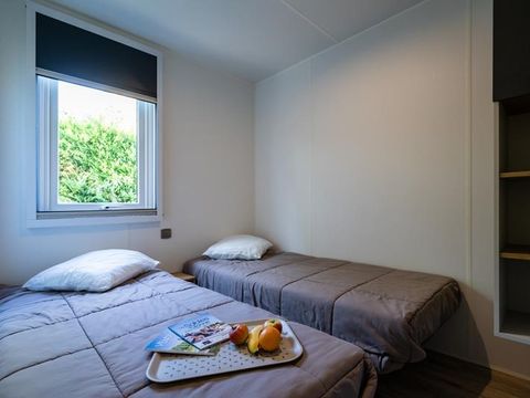 MOBILHOME 6 personnes - Mobil-home Grand Large 34.5m² (3 chambres) (- de 8 ans) + TV + Terrasse 4/6 pers