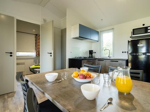 MOBILHOME 5 personnes - Mobil-home Evasion 28.5m² (2 chambres) (- de 8 ans) + TV + Terrasse 4/5 pers