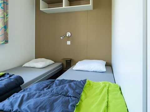 MOBILHOME 8 personnes - Mobil-home Sable 40m² (4 chambres) + TV + Terrasse couverte (+ de 8 ans) 8 pers