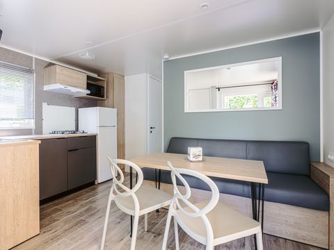 MOBILHOME 4 personnes - Mobil-home Horizon 27.5m² (2 chambres) (- de 8 ans) + terrasse intégrée + TV 4 pers