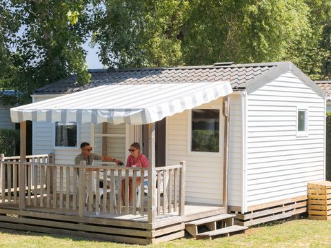 MOBILHOME 2 personnes - Mobil-home Plage 18.6m² (entre 5 et 10 ans) (1 chambre) + Terrasse bois semi-couverte + TV 2 pers