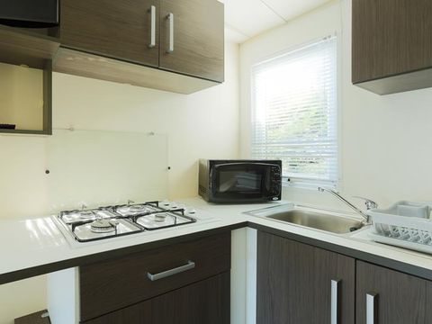 MOBILHOME 2 personnes - Mobil-home Plage 18.6m² (entre 5 et 10 ans) (1 chambre) + Terrasse bois semi-couverte + TV 2 pers