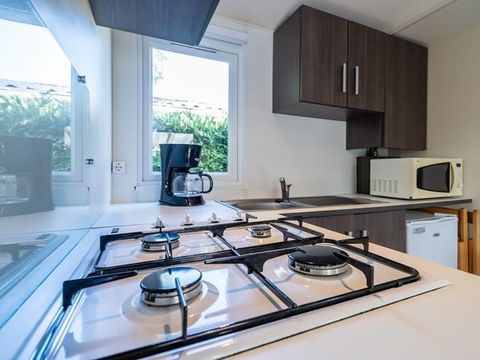 MOBILHOME 2 personnes - Mobil-home Plage 18.6m² (entre 5 et 10 ans) (1 chambre) + Terrasse bois semi-couverte + TV 2 pers