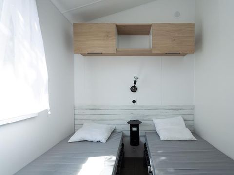 MOBILHOME 5 personnes - Evasion  28.5m² (2 chambres) (- de 8 ans) + TV + Terrasse / Mercredi au Mercredi
