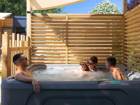 MOBILHOME 4 personnes - Premium 2ch. avec spa (33m²)