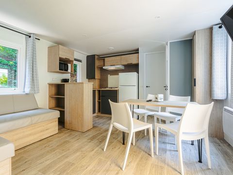 MOBILHOME 5 personnes - Mobil-home Evasion Plus 28.5m² (2 chambres) (- de 8 ans) + TV + Terrasse + Clim + Lave-vaisselle 4/5 pers