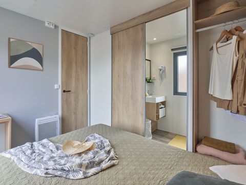 MOBILHOME 2 personnes - Mobil-home Plage Plus 18.6m² (neuf) (1 chambre) + TV + Clim + Lave-vaisselle 2 pers