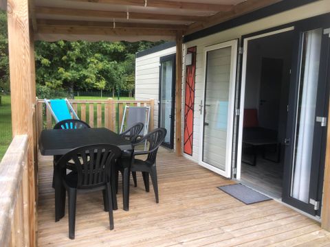 MOBILHOME 4 personnes - Nirvana Duo 33m² 2 salles d'eau/terrasse semi couverte. Pas d'animaux.