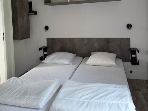 Mobilhome 4 personnes - Nirvana Duo 33m² 2 salles d'eau/terrasse semi couverte.