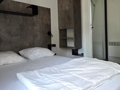 Mobilhome 4 personnes - Nirvana Duo 33m² 2 salles d'eau/terrasse semi couverte.