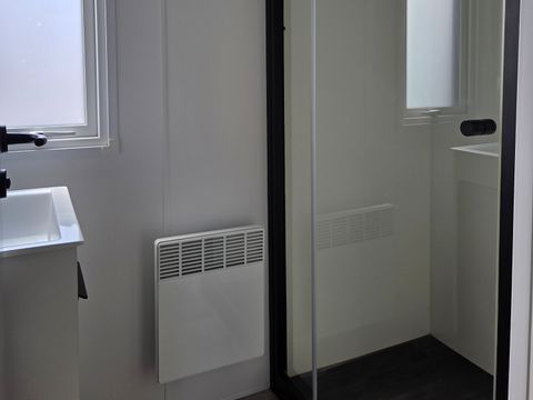 Mobilhome 4 personnes - Nirvana Duo 33m² 2 salles d'eau/terrasse semi couverte.