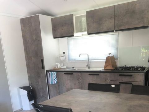 MOBILHOME 4 personnes - Nirvana Duo 33m² 2 salles d'eau/terrasse semi couverte. Pas d'animaux.