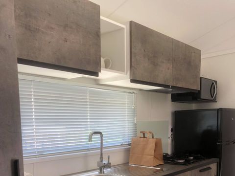 MOBILHOME 4 personnes - Nirvana Duo modèle 2020, 33m². 2 salles d'eau/terrasse semi couverte. Pas d'animaux.