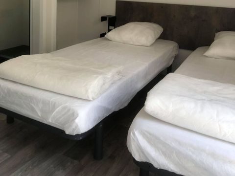 MOBILHOME 4 personnes - Nirvana Duo modèle 2020, 33m². 2 salles d'eau/terrasse semi couverte. Pas d'animaux.