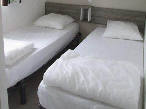 MOBILHOME 6 personnes - Bermudes 31m² + terrasse semi-couverte  (modèle 2012)