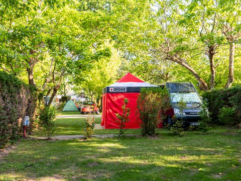 Emplacement - Emplacement: voiture + tente/caravane ou camping-car
