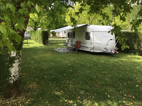 Emplacement - Emplacement: voiture + tente/caravane ou camping-car