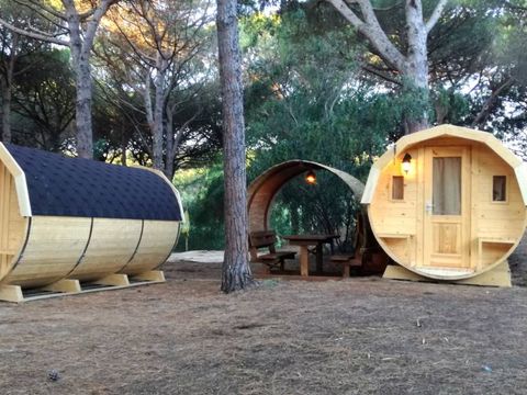 HÉBERGEMENT INSOLITE 4 personnes - BELLA TENT BARRIQUE - Sans sanitaires