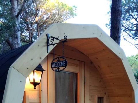 HÉBERGEMENT INSOLITE 4 personnes - BELLA TENT BARRIQUE - Sans sanitaires
