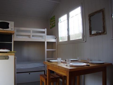 CHALET 2 personnes - CAVANON STANDARD VERT sans sanitaires