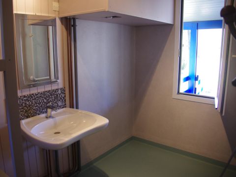 CHALET 4 personnes - Chalet PMR Marina Confort 30m² - 2 chambres + terrasse couverte 15m²