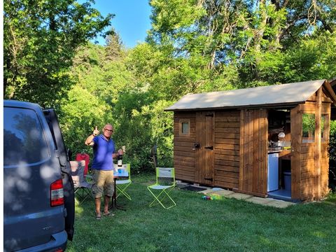 Emplacement - Premium équipé d’une Freecamp Original 1/2 pers