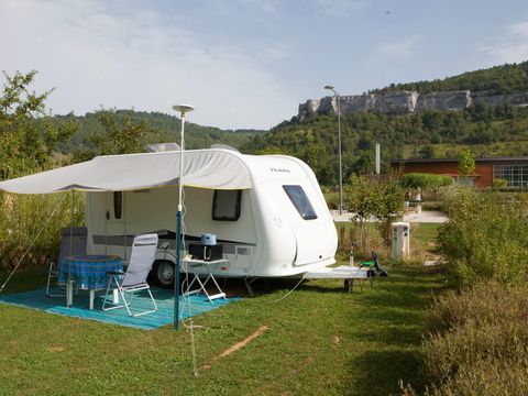 Emplacement - Forfait Confort : 2 pers. + voiture + électricité / 120 m²