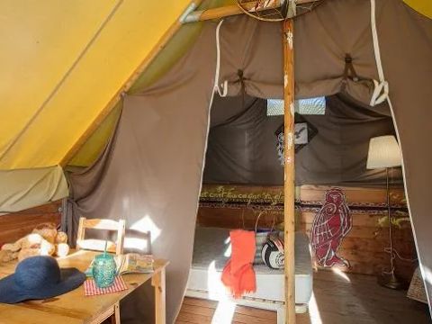 Tente en toile et en bois 2 personnes - Lodge Canadienne PMR, la tente confort avec petit déjeuner; accessible fauteuils