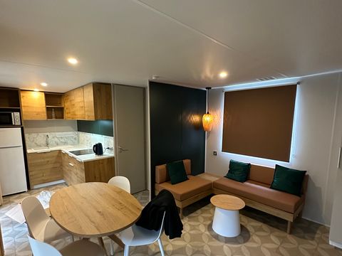 MOBILHOME 4 personnes - Cottage Mahaut Prestige - 32m² - 2 chambres, salle d'eau XXL, Raffinement et modernité