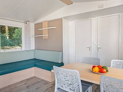 BUNGALOW 4 personnes - Mobil-home | Comfort | 2 Ch. | 4 Pers. | Terrasse surélevée | Clim. | TV