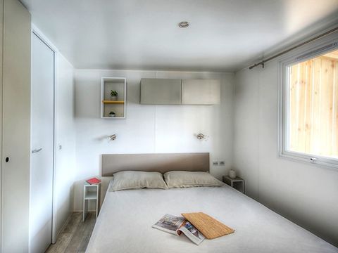 Mobilhome 6 personnes - Ultimate | 3 Ch. | 6 Pers. | Terrasse Couverte | Jacuzzi | 2 SDB | Clim. | TV