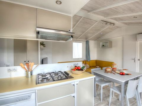 Mobilhome 6 personnes - Ultimate | 3 Ch. | 6 Pers. | Terrasse Couverte | Jacuzzi | 2 SDB | Clim. | TV