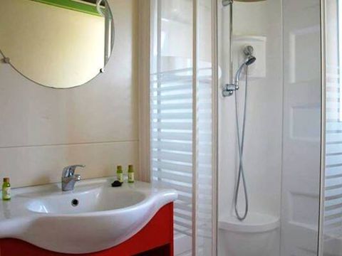 CHALET 6 personnes - 3 Chambres | Capacité 6 personnes | 1 Salle de Bain | Climatisation | Télévision 